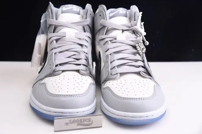 One Kick x Jordan 1 CN8607-002 shoe box) Retro High DR (DR 0602